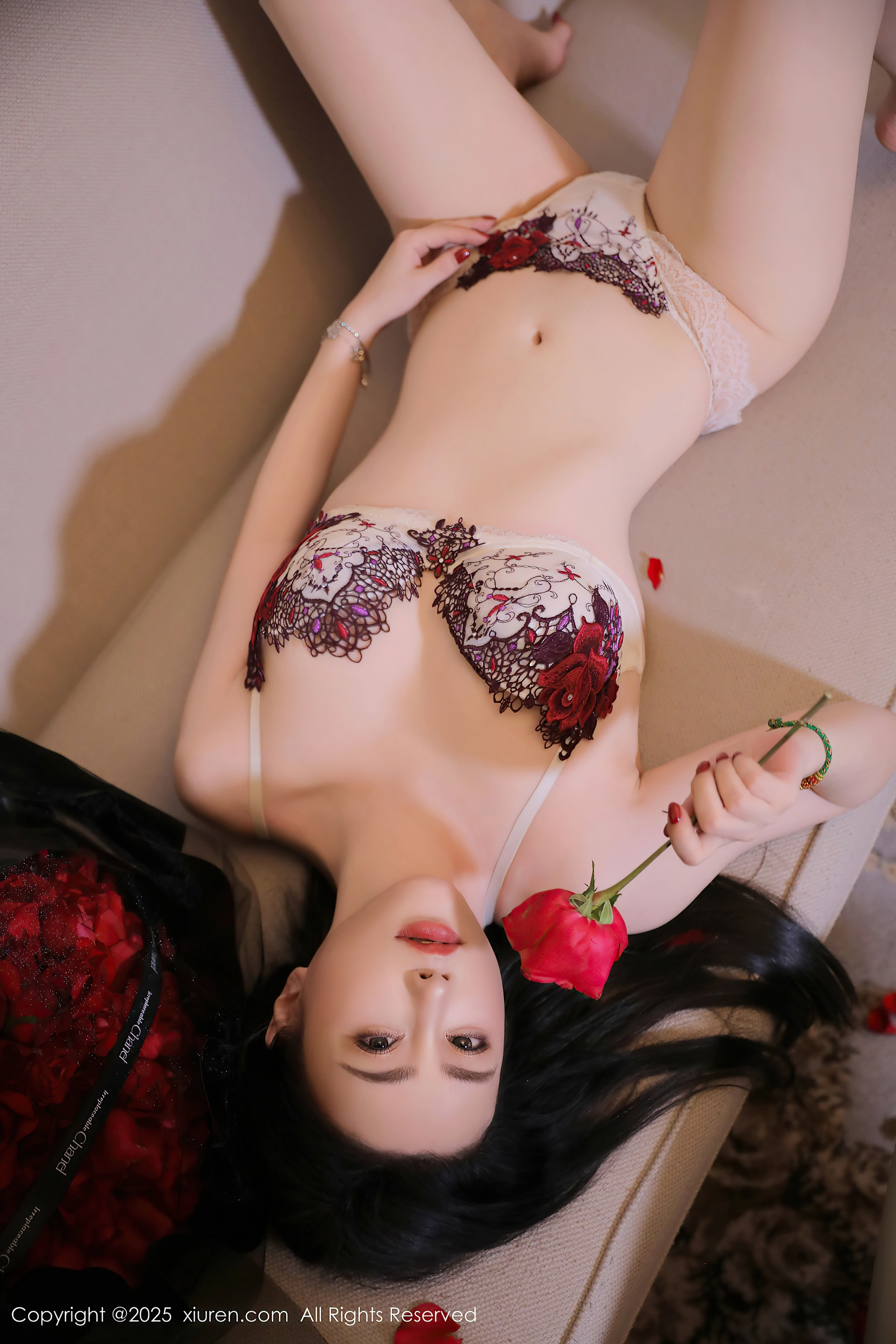 [Xiuren秀人网]2025.03.04 NO.9963 乔娜娜 2